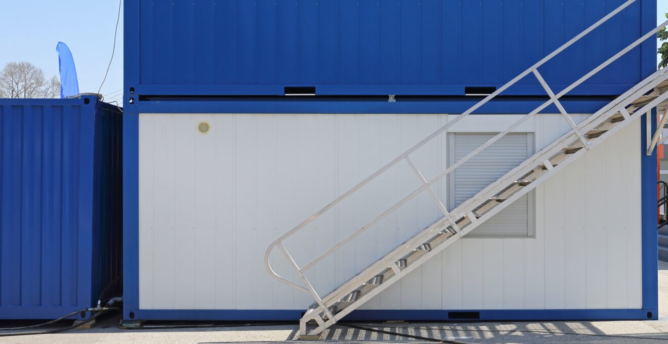 contrainte ni caution